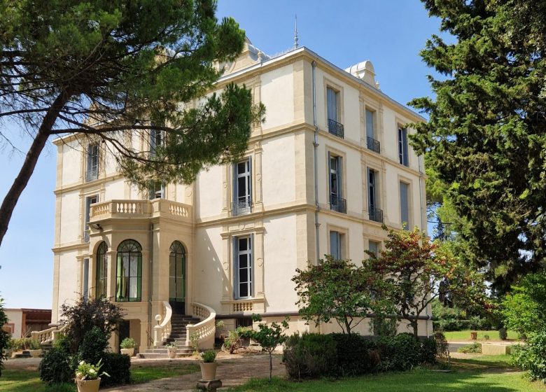 GÎTES LES PALMIERS-CHÂTEAU DE BAYSSAN